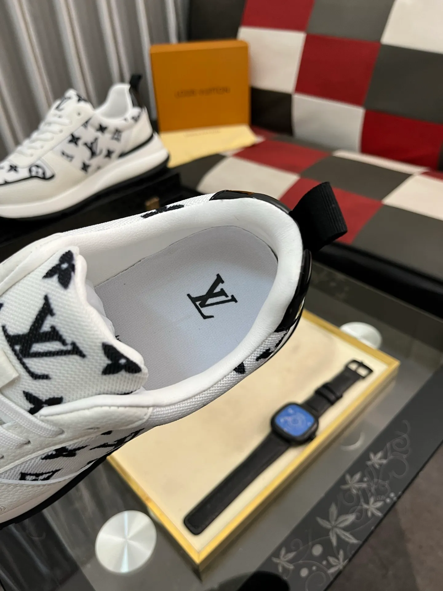Men's men's shoes💰458⌚️⌚️ Loui* Vuitto* - Louis ** donkey's new color men's trainer sneakers, this LV Trainer sneaker is made of calfskin and breathable mesh, showing pure colors, the #54 logo on the back traces the brand's birth in 1854, the designer's handwritten brand logo embellishes one side, virgil Designed by abloh himself, it is a very commemorative sneaker. The new LV Louis Vuitton loui* vuitto* trainer sneaker low casual sports culture versatile basketball sneaker. Size: 38-444️⃣Colors available